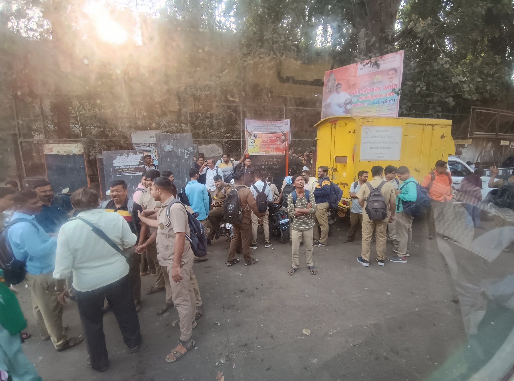 BEST Bus Contract Employee Ka Protest, Bus Nahi Chalne Se Dharavi, Pratiksha Nagar Area Me BEST Passenger Hue Pareshan