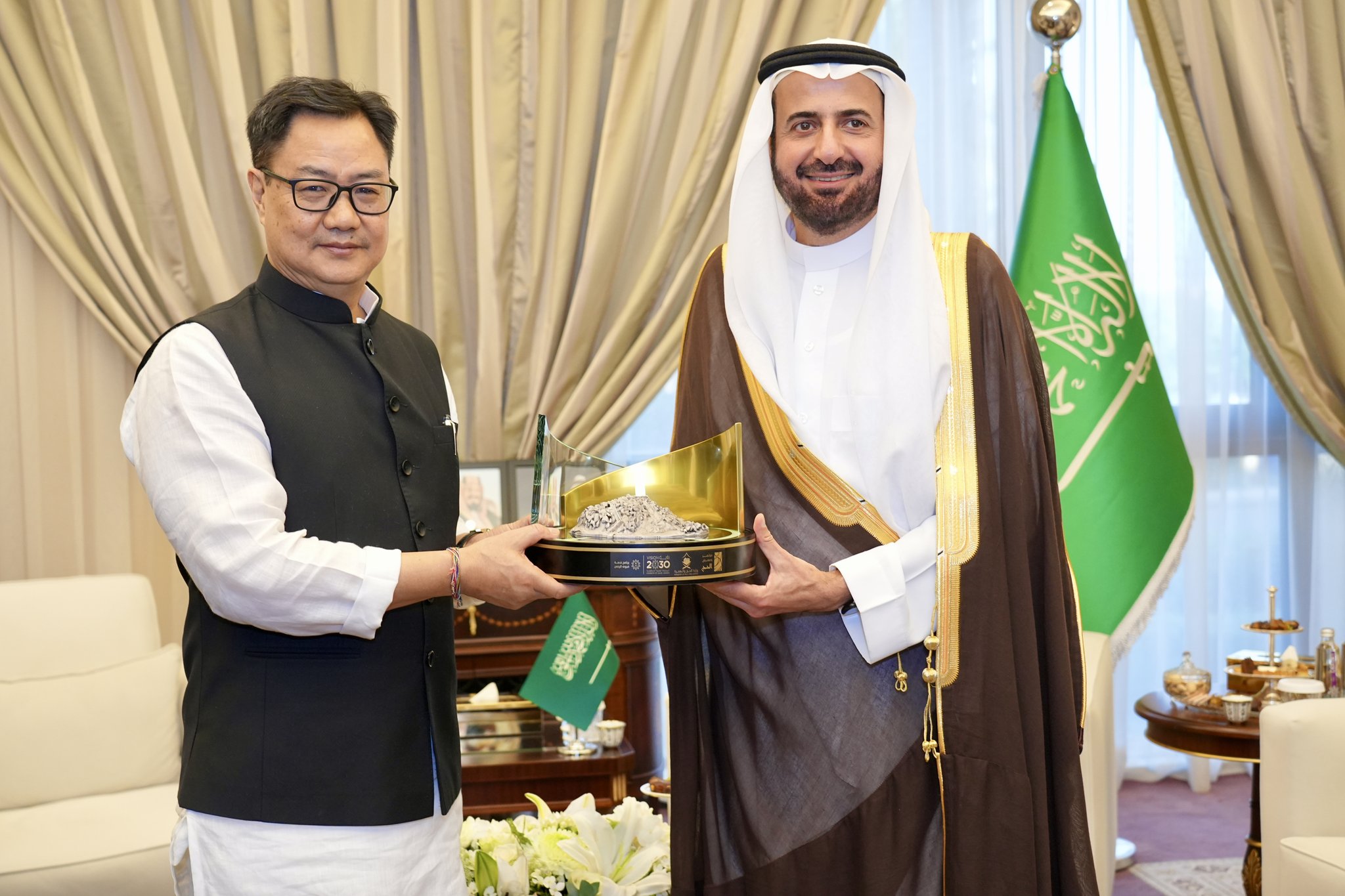 Hajj 2025 m haajiyo ka Quota badhane ka kiya gaya mutalaba.