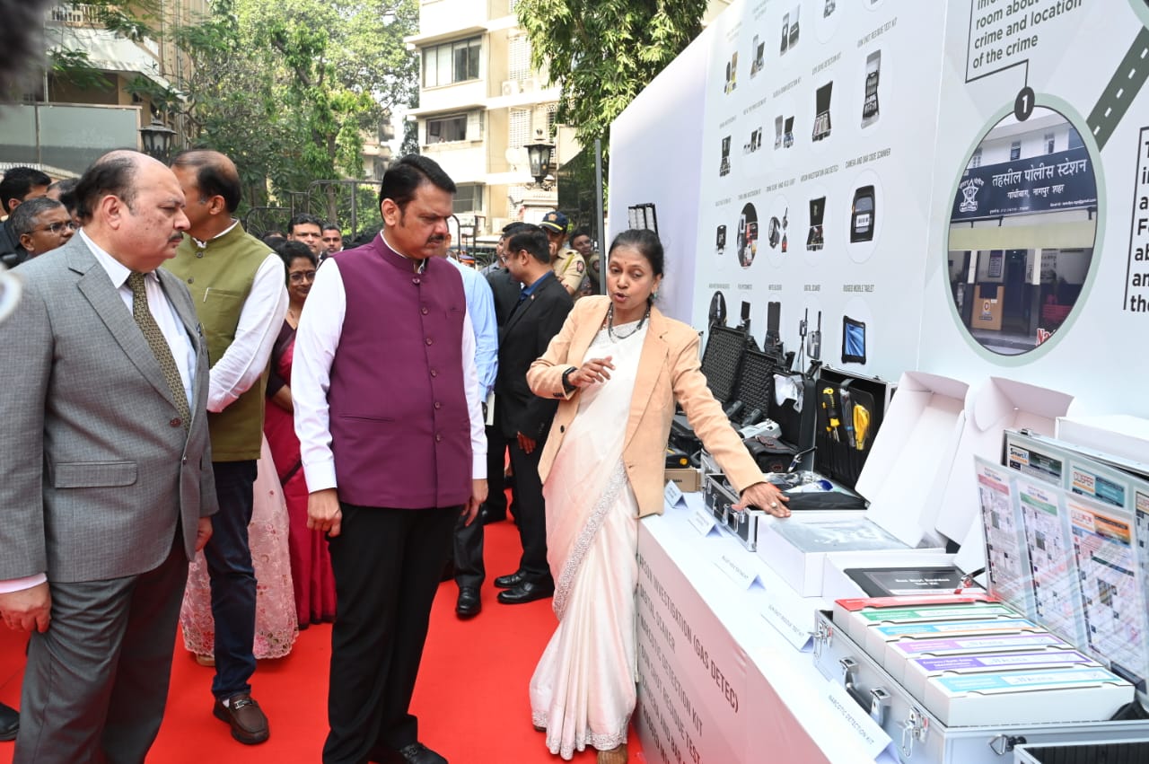 CM Fadnavis Ne Mobile Forensic Vans Ka Inaugration Kiya, Criminal Cases Jald Solve Hosakenge Ab Maharashtra Me