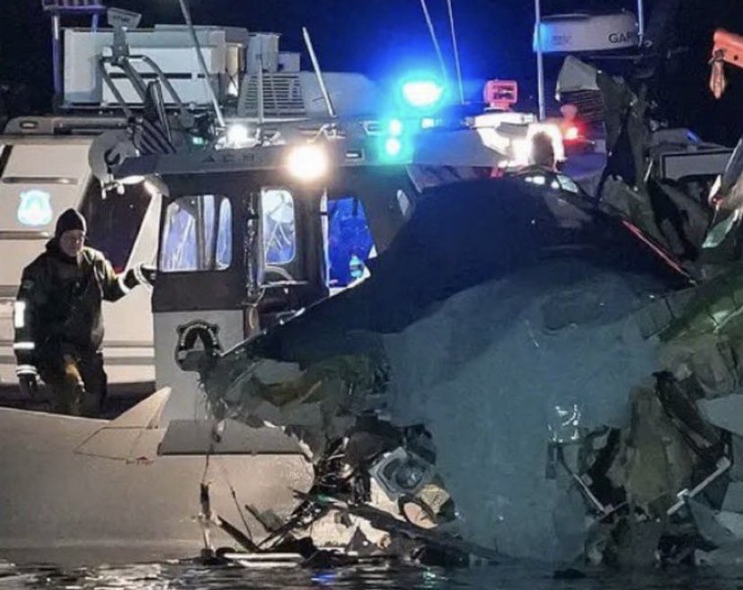 Passenger Jet Takrayi Army Helicopter Se, Aasman Me Hui Takkar Landing Ke Waqt At Washington DC, Video Viral Hua