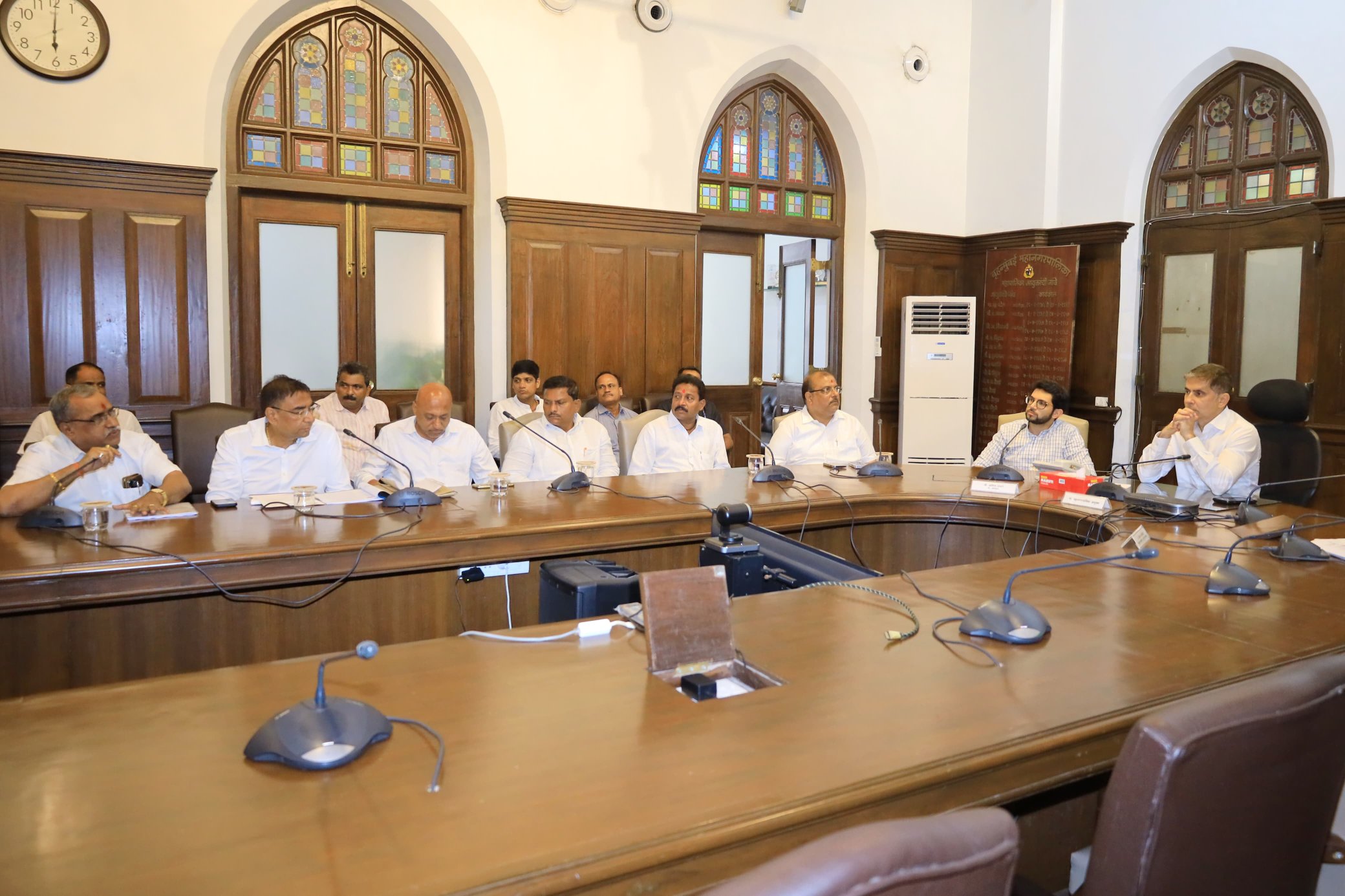 Adani Tax Mumbaikars Par Nahi Lagane Denge, MLA Aaditya Thackeray Ne BMC Commissioner Se Mulaqat Kiya