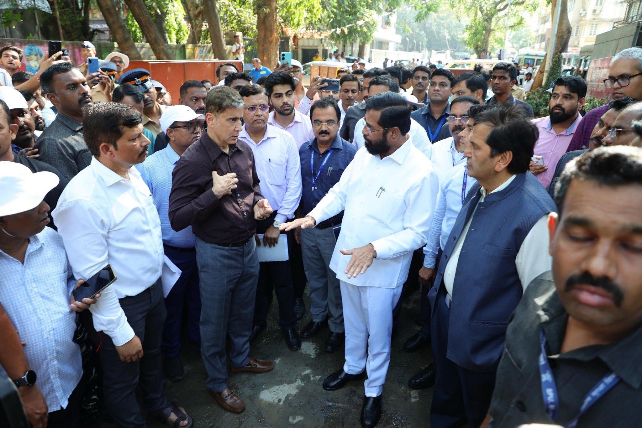 Mumbai Ke Sadkon Par Chal Rahe Concret Work Ka Jaayza Liya DCM Eknath Shinde Ne, May End Tak Kaam Khatam Karne Kaha