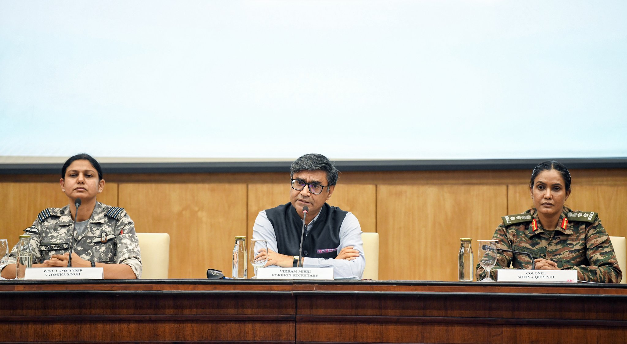 Pakistan Jhoot Faila Raha Hai — India Ke Air Force Stations Ya Missile Attack Ka Daava Galat Hai, MEA Press Conference (10 May)