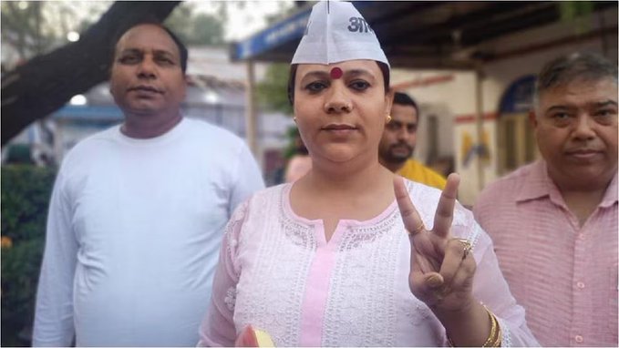 Aam Aadmi Party Ko Laga Jhatka, Eklaute Mahila Transgender Councilor Bobby Kinnar Ne Party Se Resign Kiya