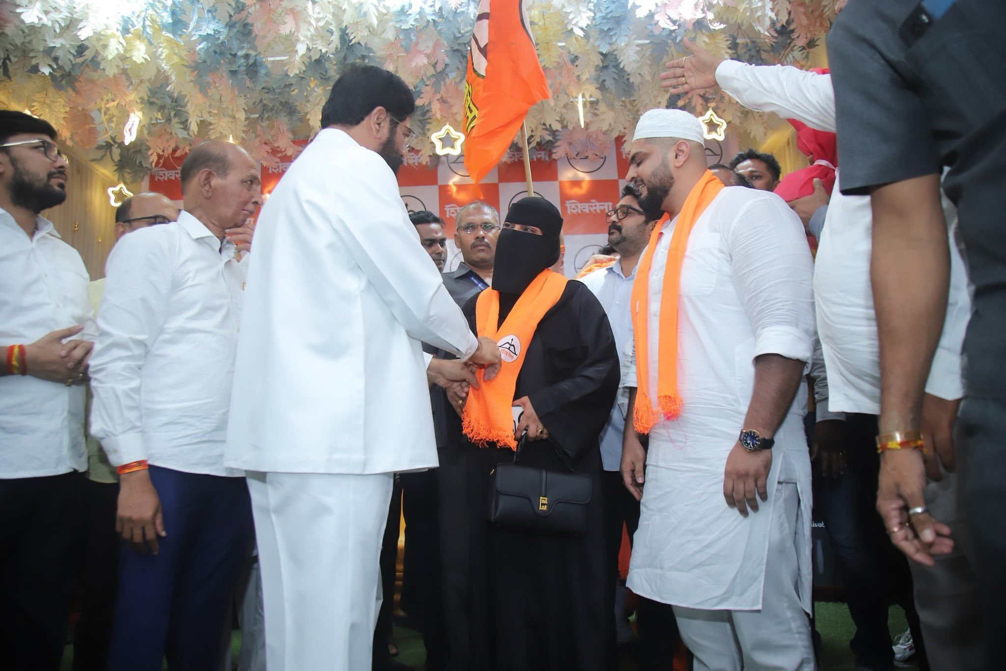 X-Corporator Nadiya Mohseen Shaikh aur Unke Husband Mohseen Shaikh SHIVSENA mai Shamil