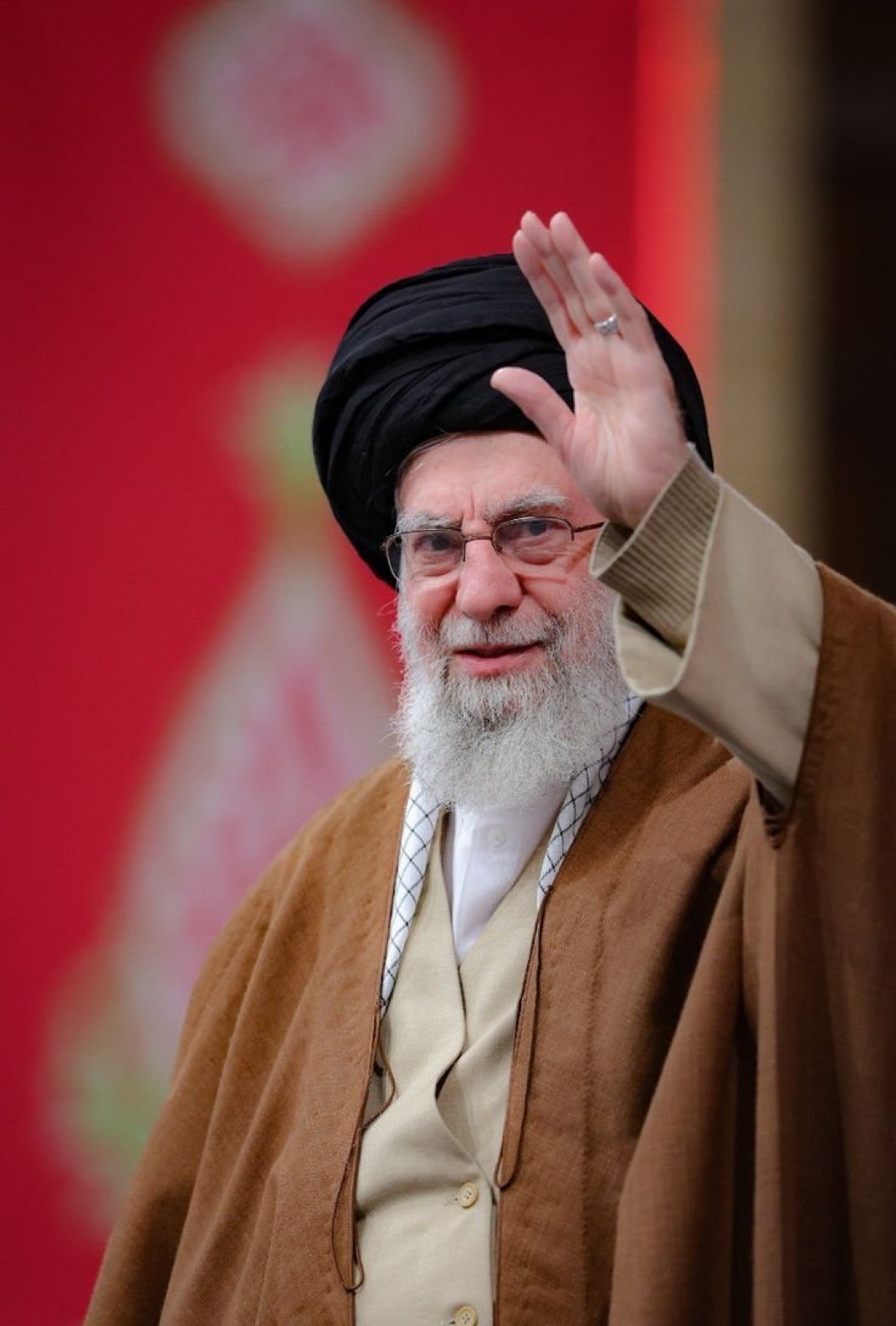 “Ayatollah Khamenei ka Trump par taana: ‘Surrender ka lafz tumhaare munh ke liye bada hai!’”