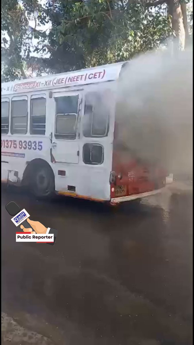 BEST Bus me lagi aag at Marve Beach Chowki, Malad West