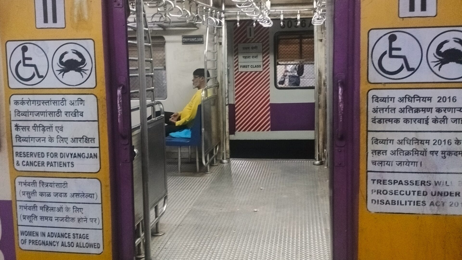 CR Local Train ke handicapped coach me illegal travel karne walon par Railway ki karwai, 3800 se zyada pakde gaye iss saal