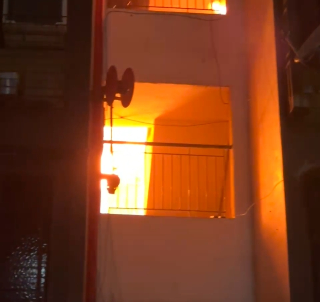 Fire breaks out at Chhabhaiya Park Society, 2nd floor, A1 Wing, opposite Balkum Fire Brigade, Kapurbawdi, Thane West.