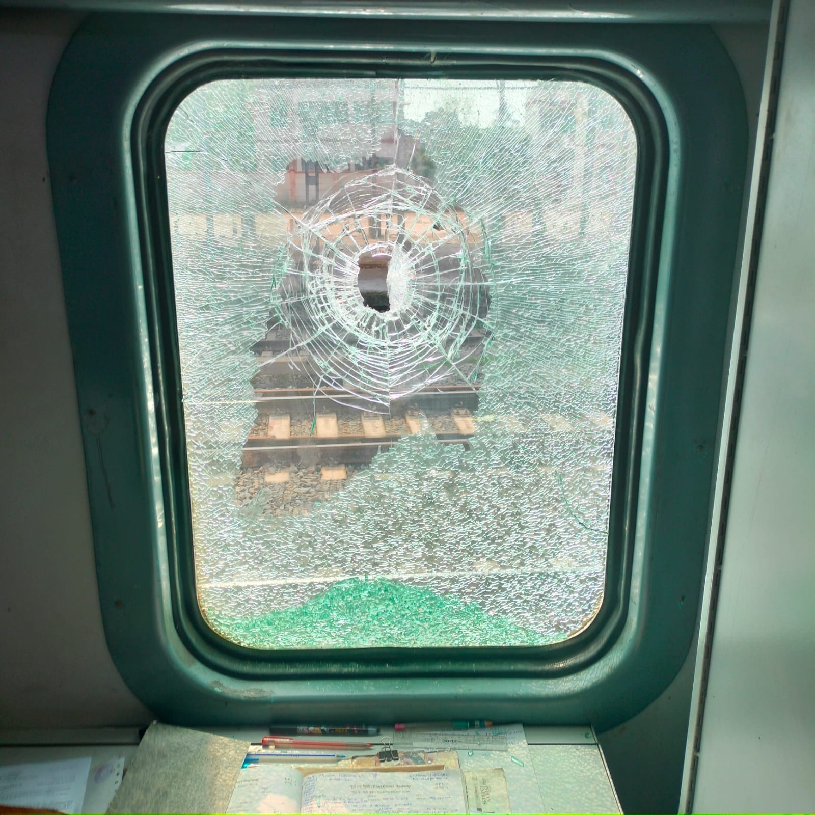 Railway Engine Derail Hua Kasara Station Ke Pass, Local Train Service Par Koi Asar Nahi