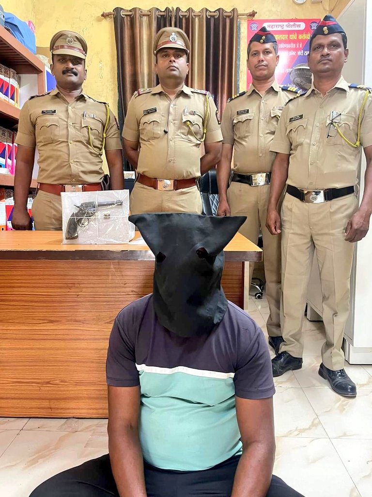 Palghar Police Ne 1 Desi Pistol Aur 2 Zinda Kartoos Ke Saath Aaropi Ko Kiya Arrest