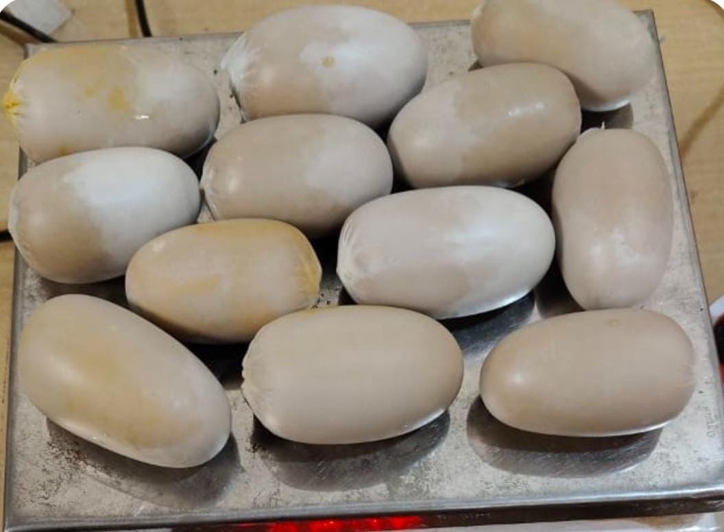 Gold Smuggling – 3 Din Ki Karwai Me 4.72 Crore Ka Gold Pakda Gaya Alag Alag Cases Me At Mumbai Airport By Customs