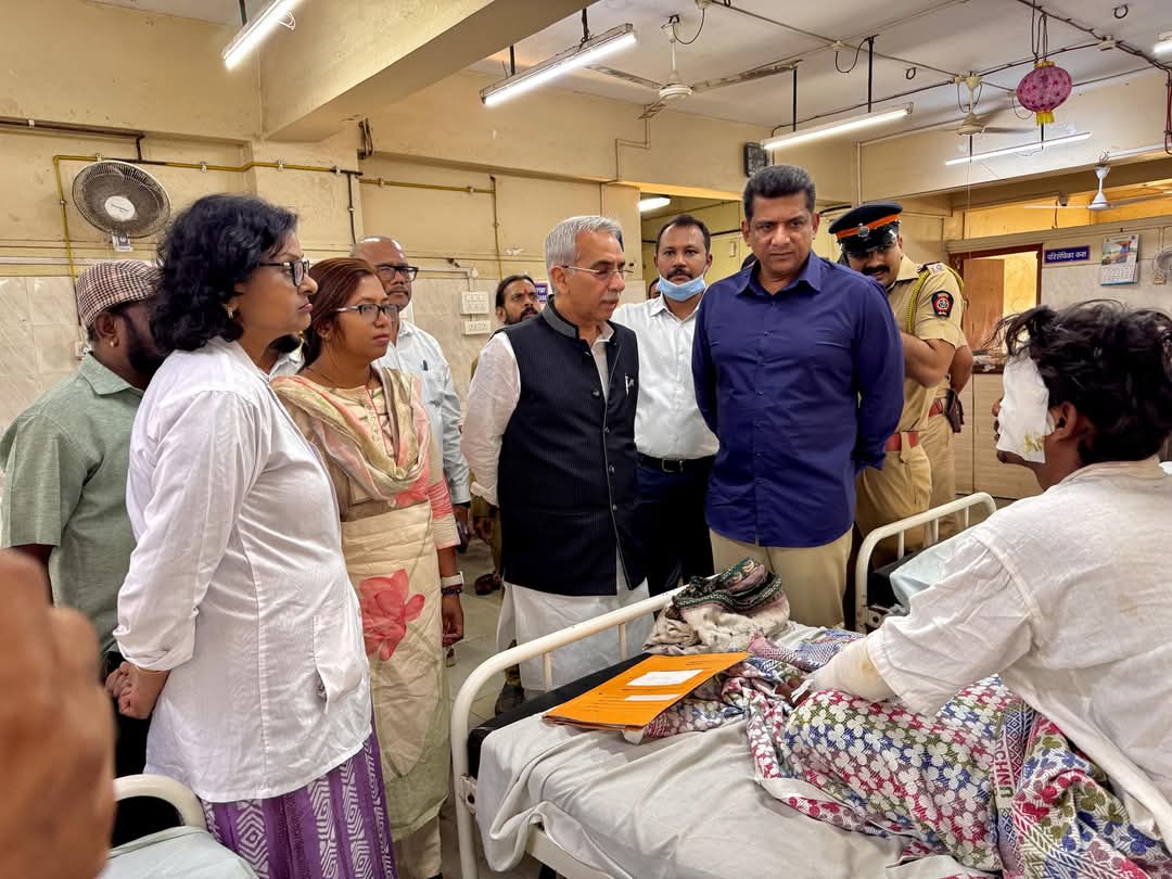 Kurla Bus Accident Mein Ghayal Hue Logon Se Milne Pohanche MLA Aslam Shaikh Aur Amin Patel, Bhabha Hospital Mein