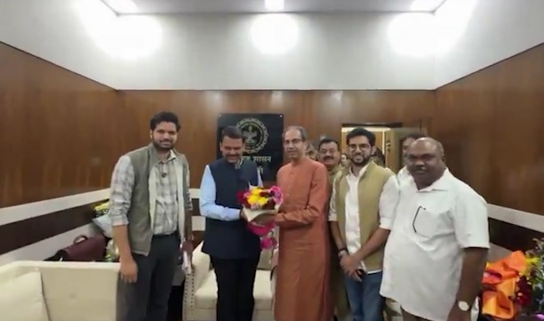 Ex CM Uddhav Thackeray Ne Current Maharashtra CM Devendra Fadnavis Se Mulaqat Kiya, Political Hulchal