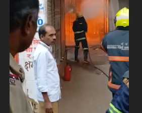 Kurla station West ke abdulla mension me lagi aag meter box me