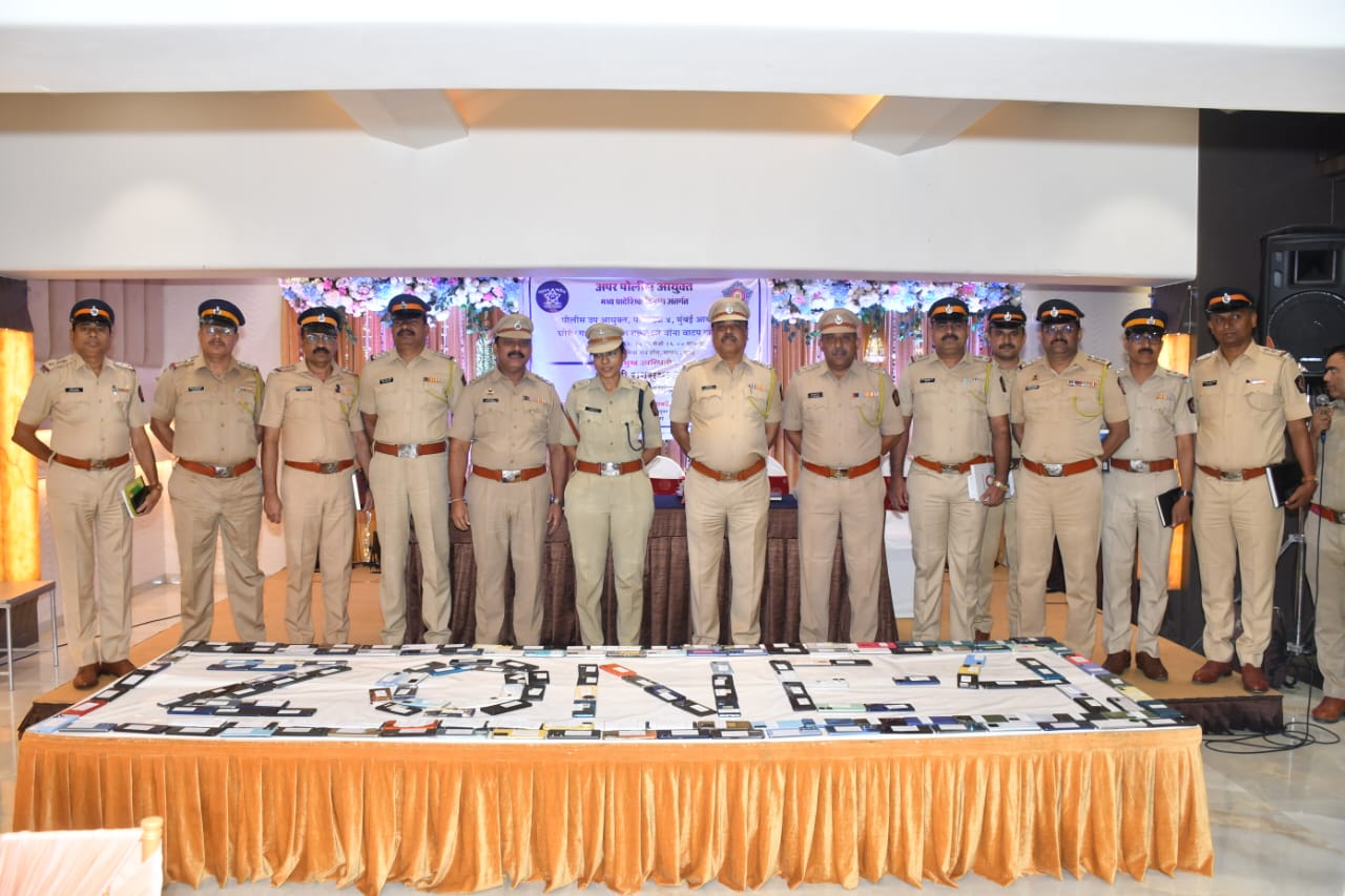 213, Missing, Stolen Mobiles Worth Rs 28,88,708 logon ko lautaya Mumbai Police Zone 4 ne, New Year se pehle