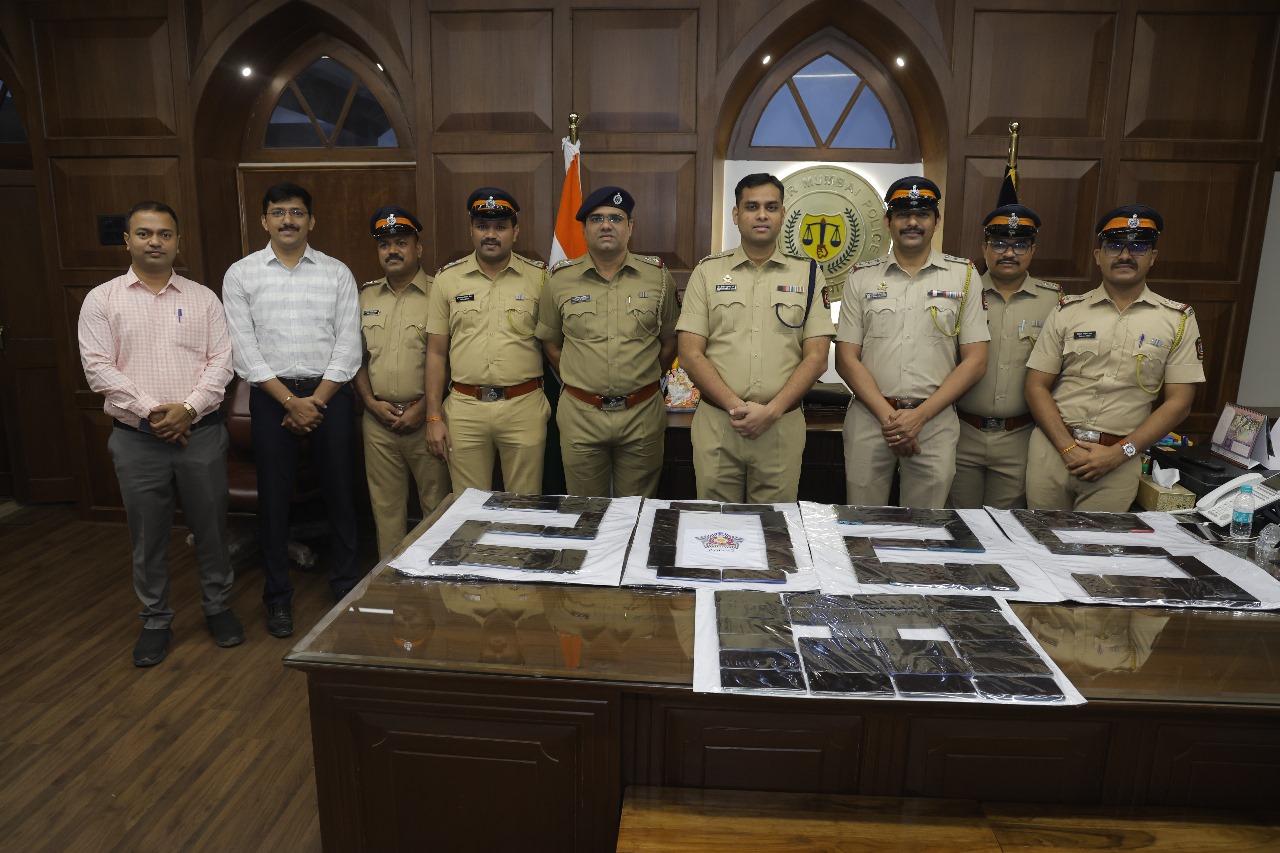 84 Lost mobile returns by DCP Zone 2 ,Dr Mohit Garg on Police Raising Day