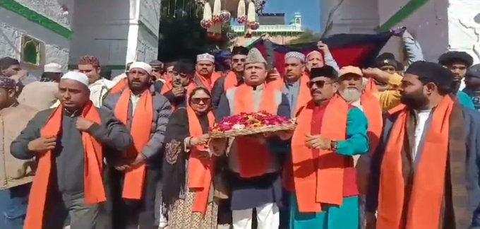 RSS Leader Indresh Kumar ne Ajmer Sharif Dargah Khwaja Garib Nawaz Dargha ke 813th Urs par Chaddar chadaya