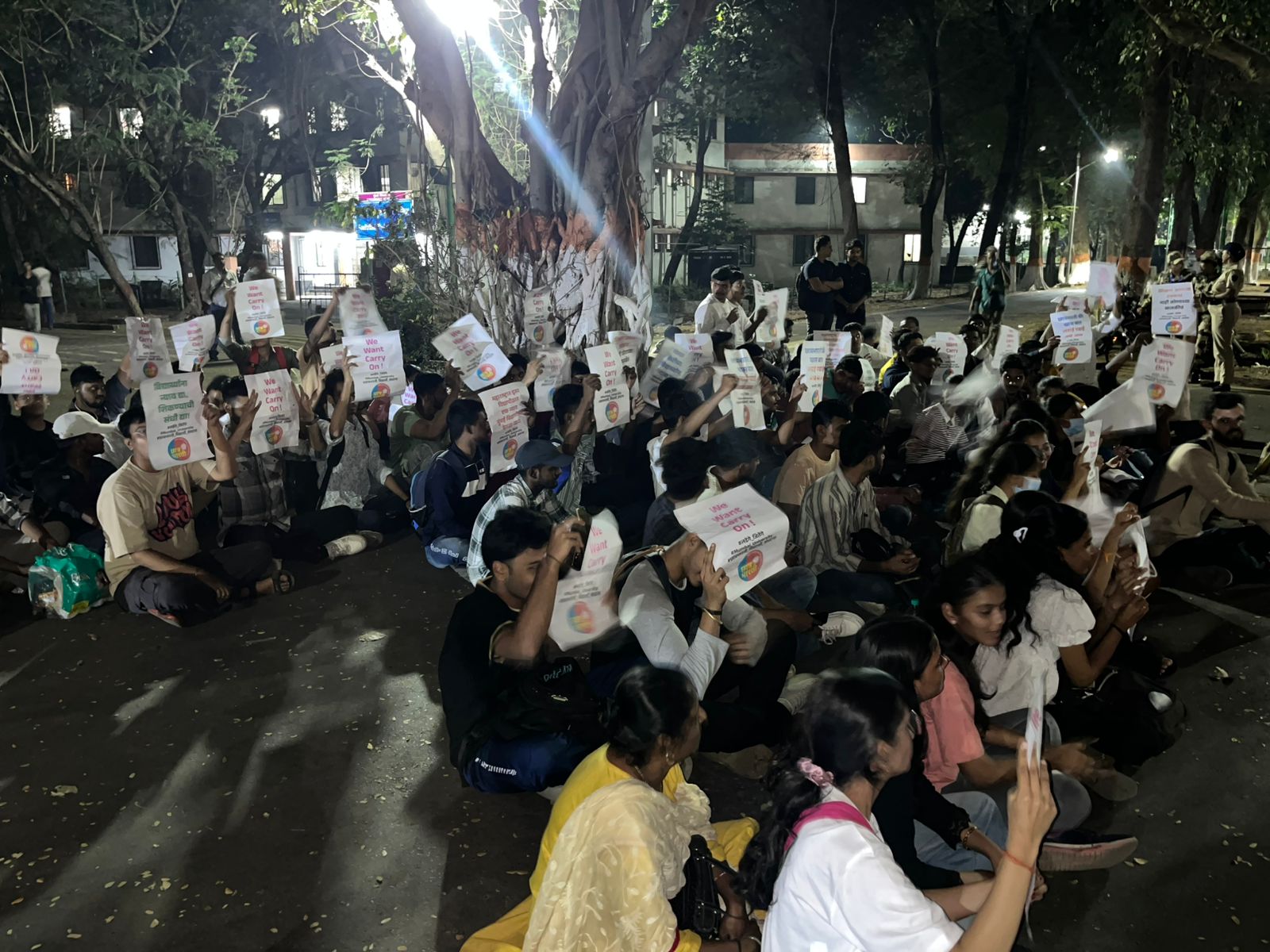 Enginering Students Subah se Protest kar Rahe hai At Mumbai ,against Golden ATKT and 5 plus ATKT rules