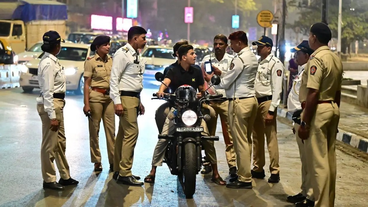 Mumbai Police Ne 5 Ya 5 Se Zyada Logon Ke Unlawful Jama Hone Par Pabandi Lagayi Hai 9 January Se 23 January 2025 Ke Beech