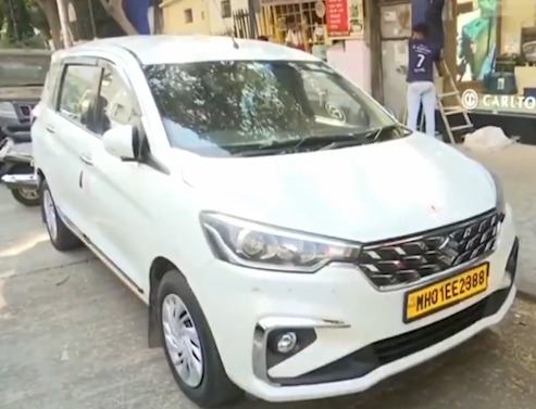 2 Car Same Number Plate Ki Eksath Road Par Dikhayi Di Colaba Taj Mahal Palace Hotel Ke Pass, Colaba Police Me Mamla Darj