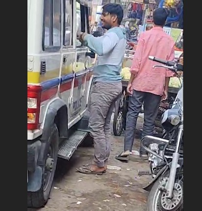Wadala | Azad mohalla police wala pan wale se hafta rishwat ??