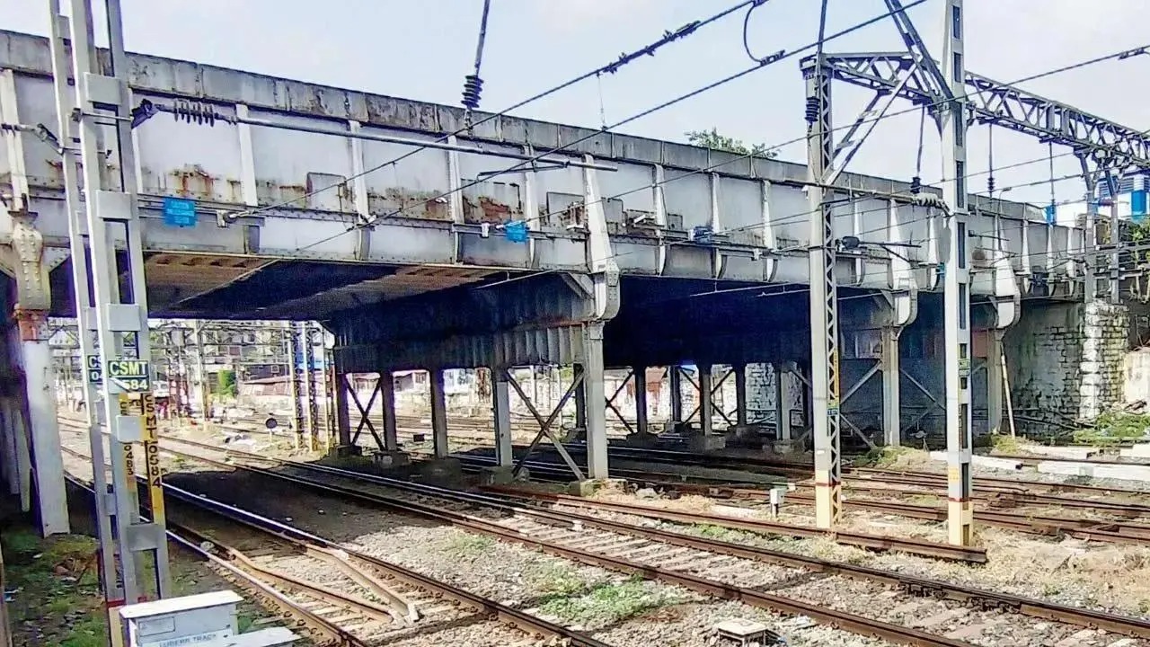 Central Railway Ne 5 Special Traffic & Power Blocks Ka Ailan Kiya, CSMT-Masjid Stations Ke Beech Carnac ROB Ka Kaam Hoga
