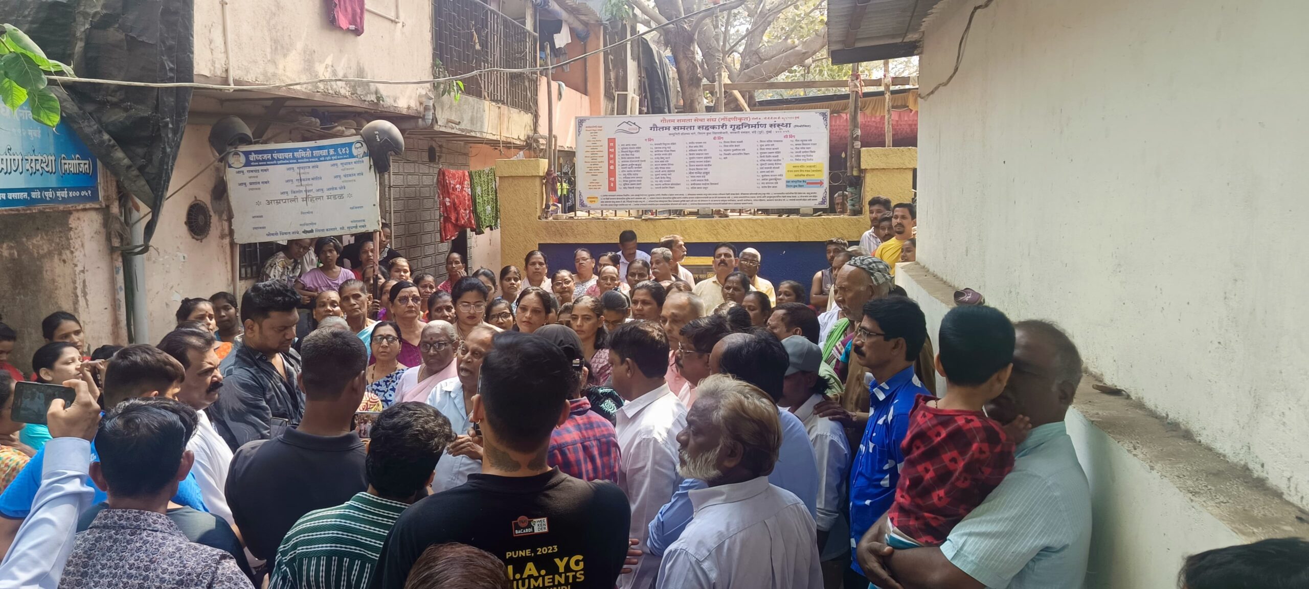 Bandra East Ke Logon Ko Malad East Shift Kiya Jaa Raha Hai Under SRA, Locals Ne Kiya Oppose