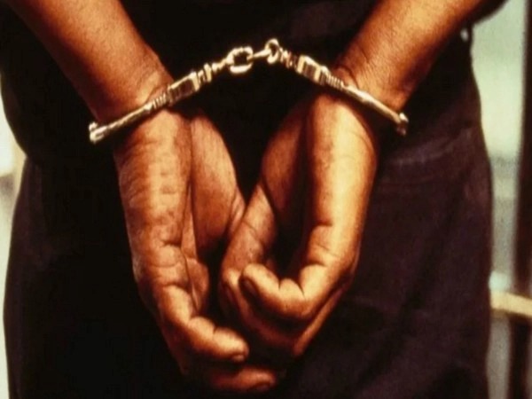 Bangladeshi Couple Aur Bete Ko Pakda Navi Mumbai Police Ne, India Me Illegally Reh Rahe They