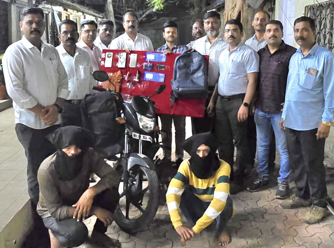 Park Car Ki Window Todkar Bag Ya Qeemti Saman Churane Wale 2 Logon Ko Thane Police Crime Branch Unit 1 Ne Arrest Kiya