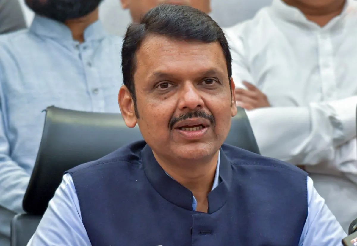 CM Fadnavis Ki Office Udaane Ki Dhamki Bhara Message Aaya Pakistani Number Se Mumbai Traffic Police Ko