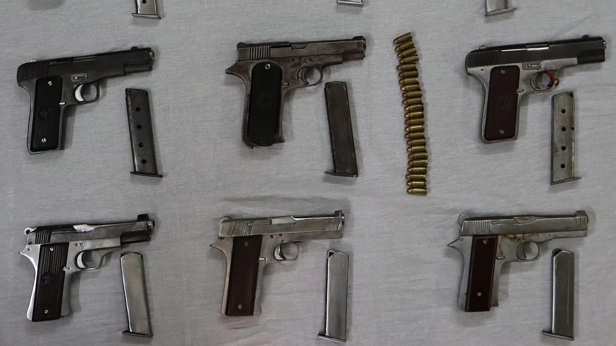 12 Wanted, 16 logon ko illegal Weapons ke sath pakda Mumbai Police ne Operation All Out me