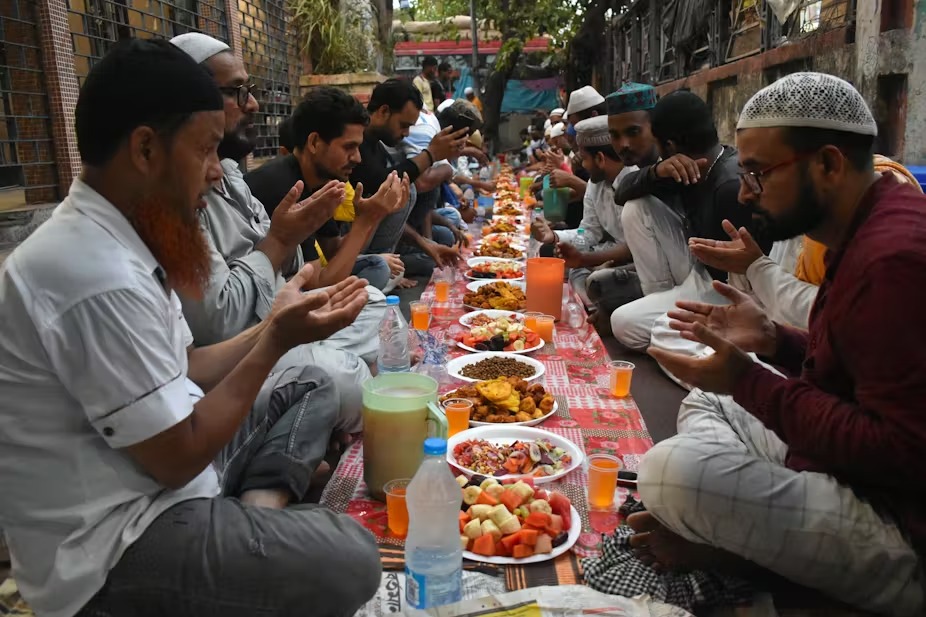 Muslims ko Ramzan me 1 Ghanta jaldi chutti dene ka order ke khilaf file ki gayi PIL Reject kiya Supreme court ne