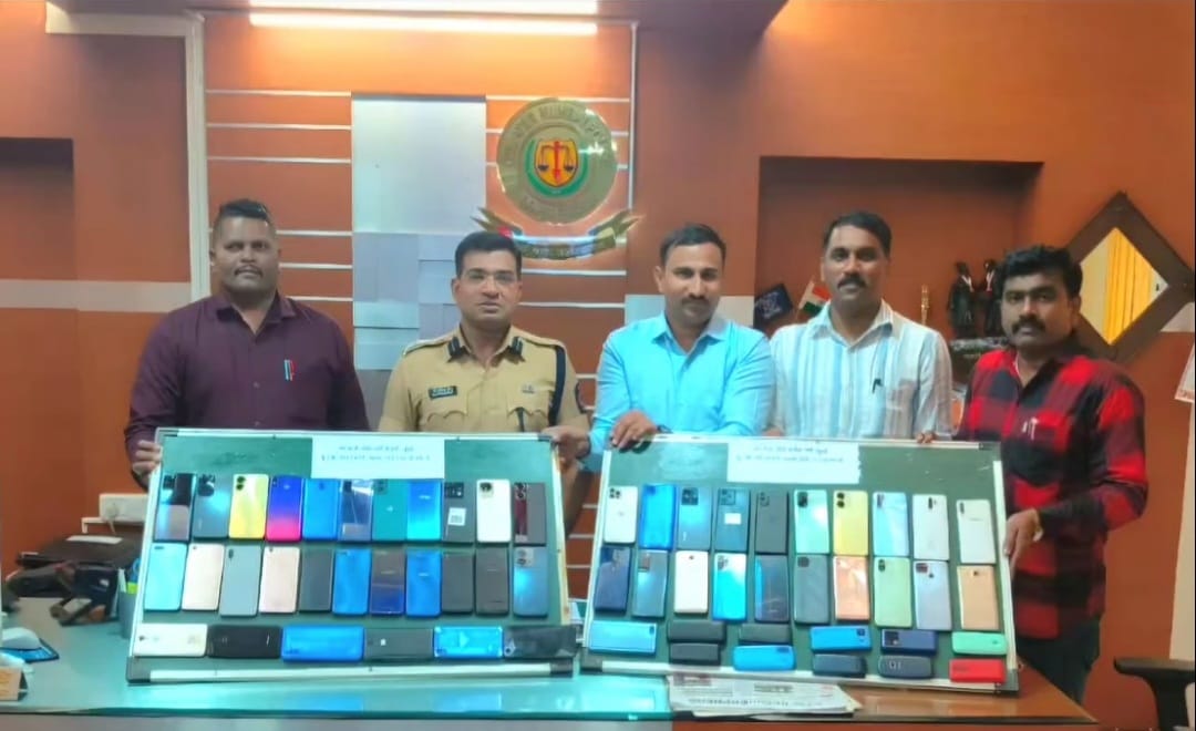 Bus Me Mobile Chori Karne Wali Gang Ka Pardafash, 5 Arrested, 53 Mobile Baramad By JJ Marg Police Station