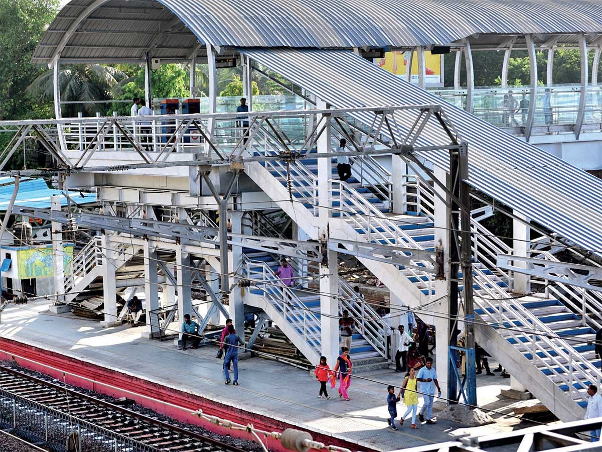 Dadar Station Se Travel Karne Walon Ke Liye Khabar, WR Platform No. 4 Ke Foot Over Bridge Ka North Side Staircase Bandh Hoga