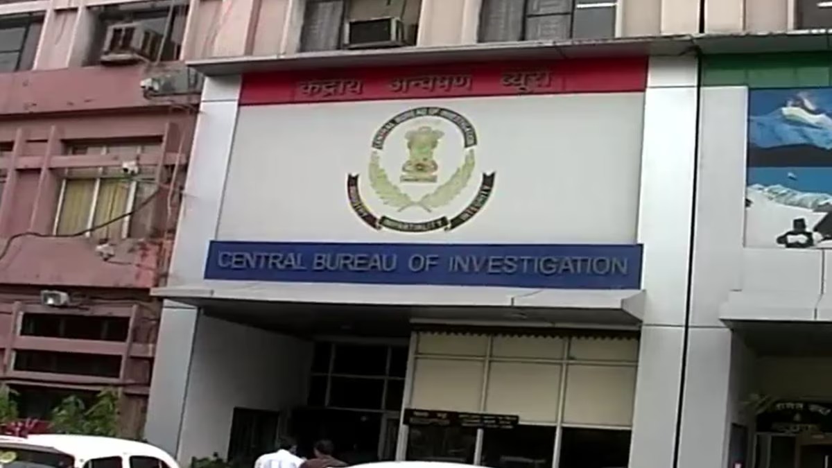 Parking Operator Se Rs 9000 Hafta Lete Hue Mulund Station Master Ko Arrest Kiya Central Bureau Of Investigation Ne
