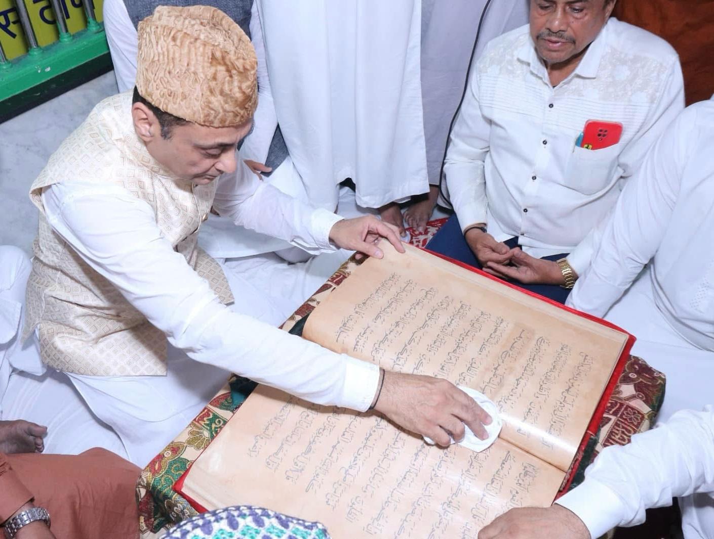 Ziyarat – Hazrat Makhdum Mahmi Ke Mubarak Hathon Se Likhi Hui 600 Yrs Old Quran Shareef Ki, At Mahim Dargah
