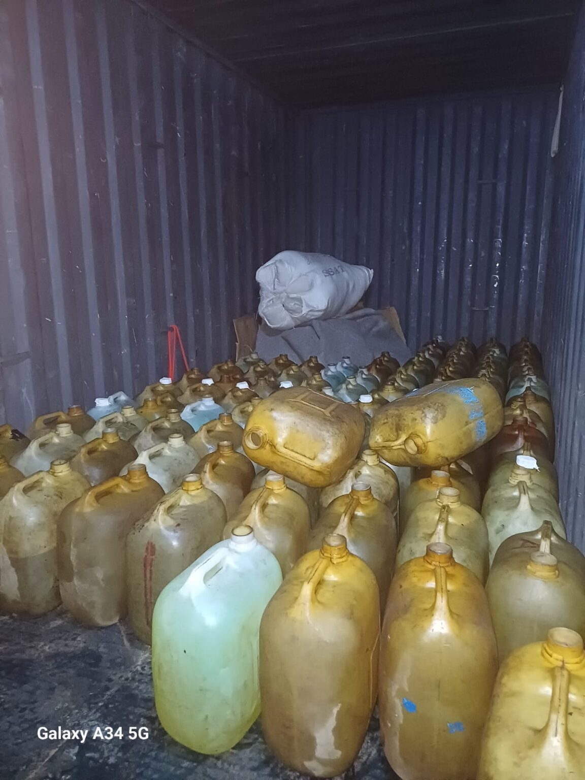 Sewri Indian Oil Premises Me Fuel Tanker Se Petrol Diesel Chuarne Walon Par Mumbai Police Ki Karwai, 1 Arrested