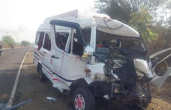 Mumbai Se Shirdi Jaa Rahe Sai Bhakton Ki Bus Ka Accident Hua At Sakur Phata Nashik