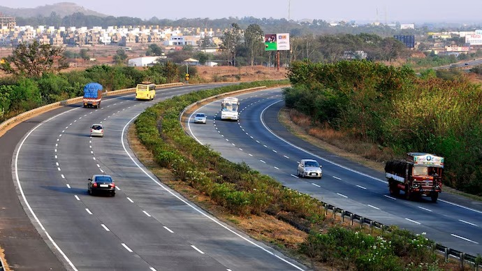Traffic Alert – Mumbai Goa Highway Par Heavy Vehicles Ka Aana Jaana Bandh Rahega 12 April Ko, HM Amit Shah Aane Wale Hain