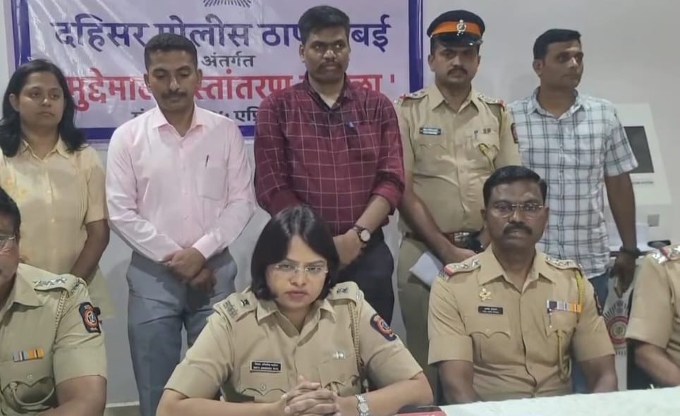 Mobiles, Laptop, Jewellery Aur Cash Sahit Rs 54 Lakh Value Ka Saaman Unke Owners Ko Lautaya Dahisar Police Station Ne