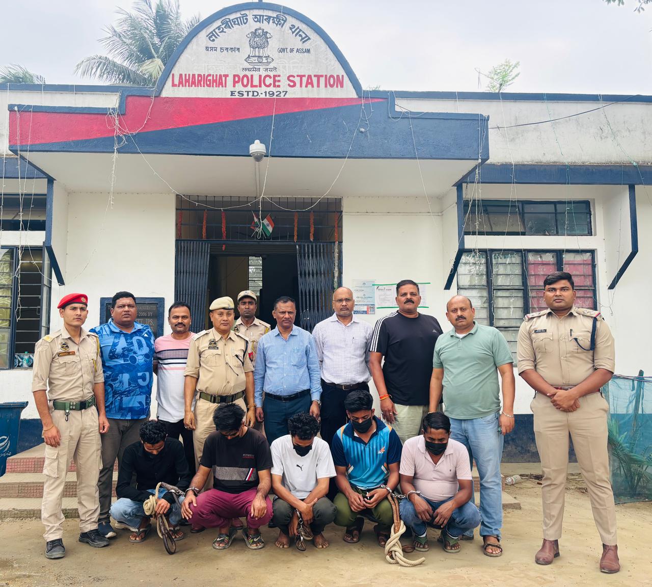Credit Card Scam – Farzi Documents Se Credit Card Banane Wali Gang Ke 5 Logon Ko Assam Se Pakda Mumbai Azad Maidan Police Ne