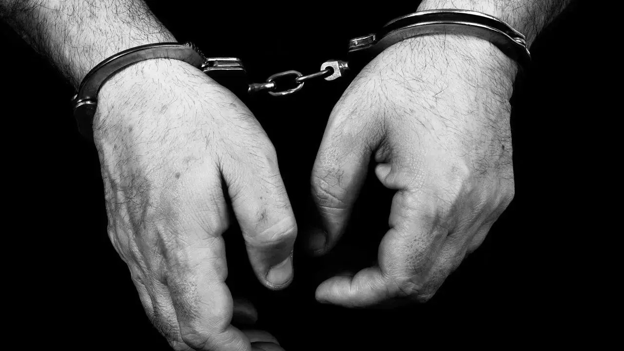 High Profile Sex Racket Bust Kar 4 Girls Ko Rescue Kiya Lalbaug Area Se Mumbai Police Ne, 1 Mahila Arrested