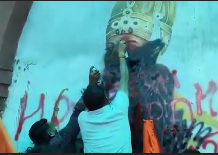 Aurangzeb Samajh Kar Bahadur Shah Zafar Ke Mural Par Black Paint Spray Kiya Hindu Activists Ne At Ghaziabad