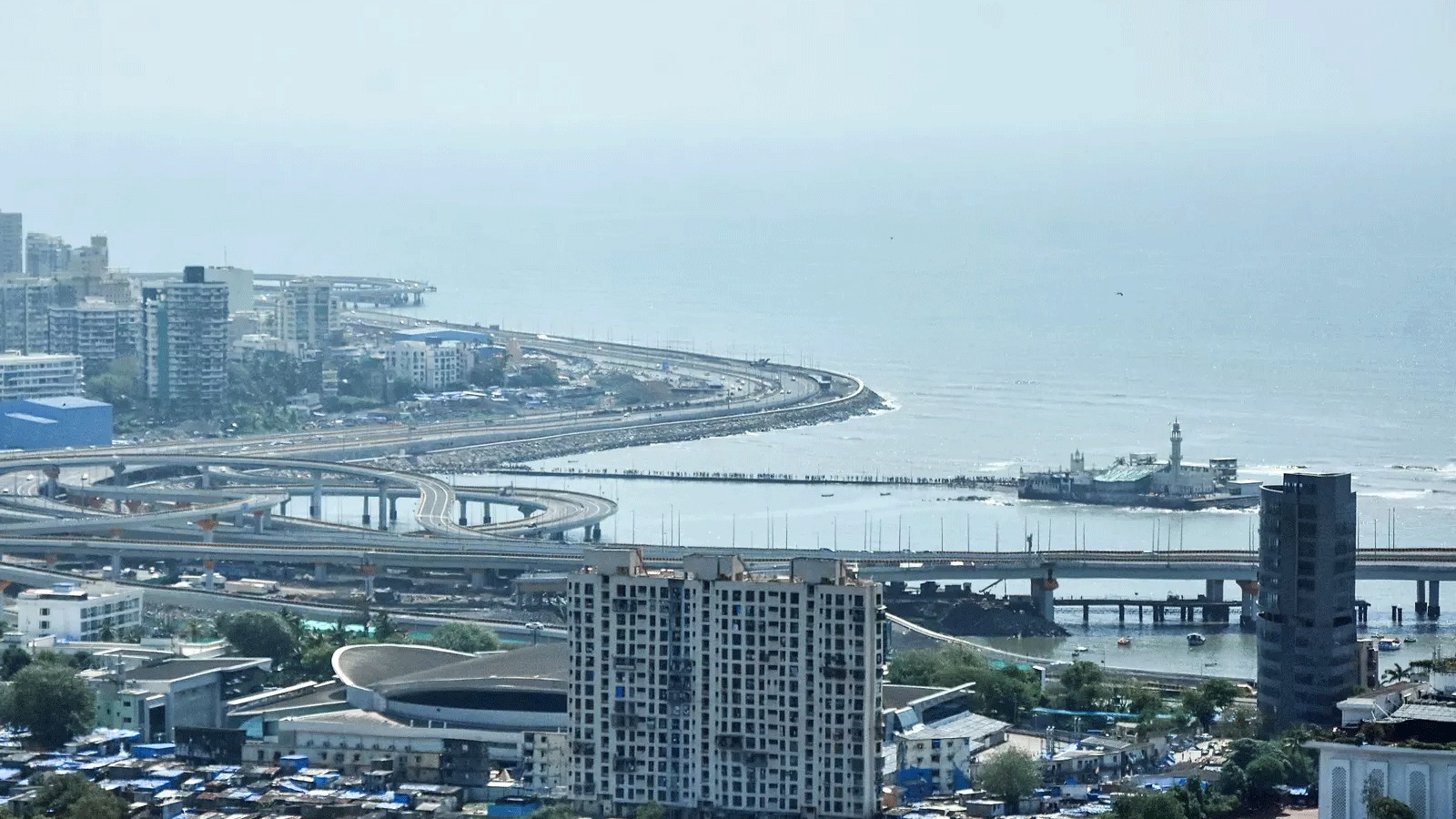 Coastal Road Par Tempo Ka Peecha Karte Hue Traffic Warden Samundra Me Gira, Warden Rafique Wazir Shaikh Ki Death Hui At South Mumbai