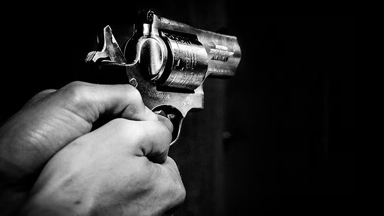 Firing – Din Dahade Builder Ke Ghar Par Firing Kiya 2 Bike Sawaron Ne At Ambernath, No Injuries Reported