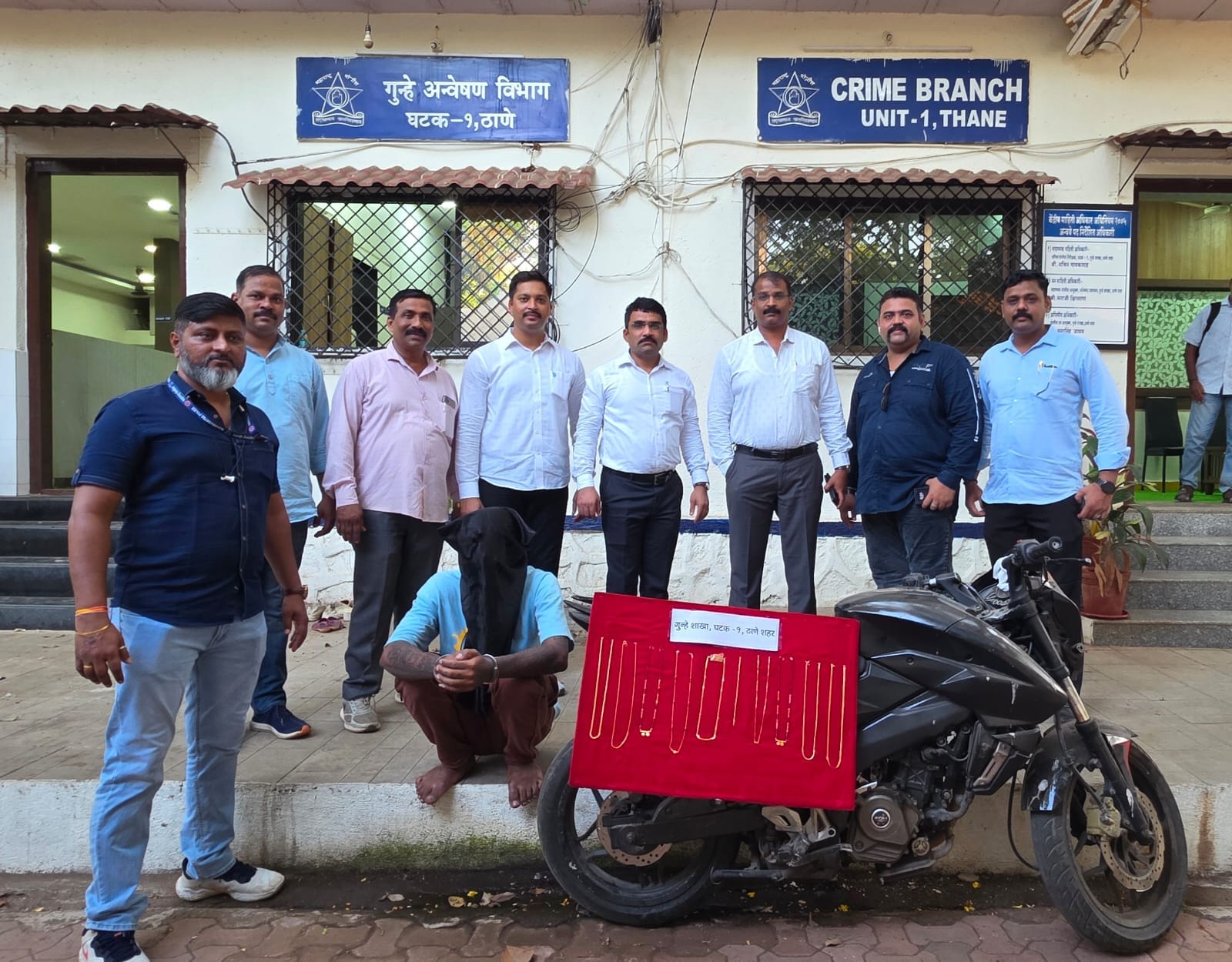 Chain Snatching Mamle Mein Ek Aaropi Ko Arrest Kiya Thane Crime Branch Unit 1 Ne, 10 Lakh Ka Chori Ka Saaman Baramad