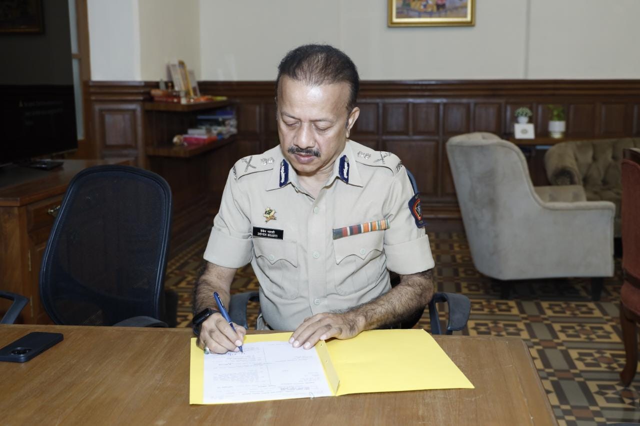 IPS Officer Deven Bharti ko Mumbai Police commissioner appoint kiya gaya