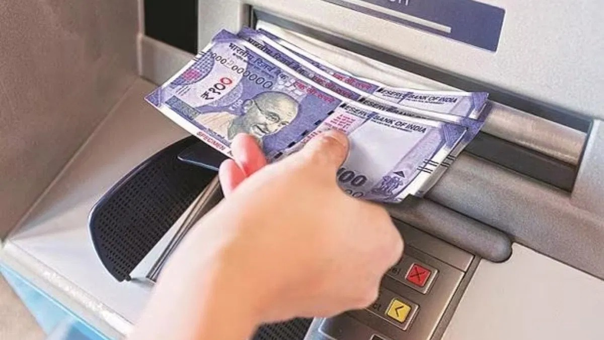 ATM Se Paisa Nikalna Hoga Mehnga – 1 May 2025 Se Balance Check Karne Par Bhi Dena Hoga Rs 9