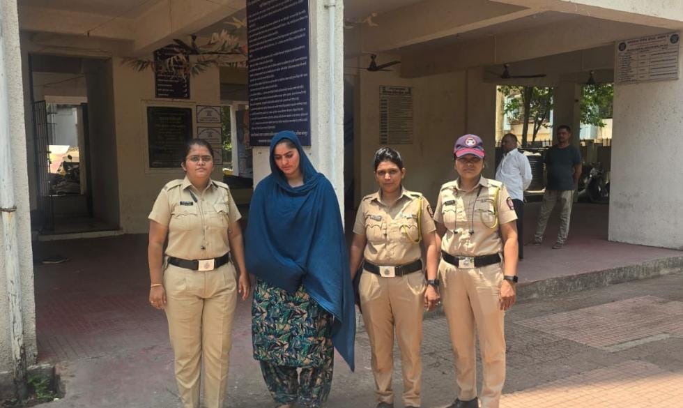Irani Basti Ambivali Se MD Drugs Rs 1.16 Lakh Value Ke Saath 1 Mahila Ko Arrest Kiya Khadakpada Police Ne